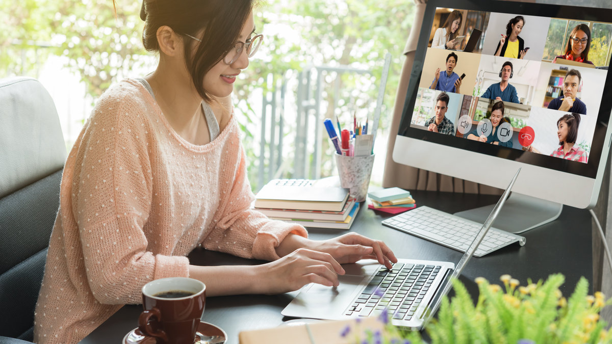 Hybrid team collaboration during a video meeting using cloud tools and remote IT support for NYC SMBs