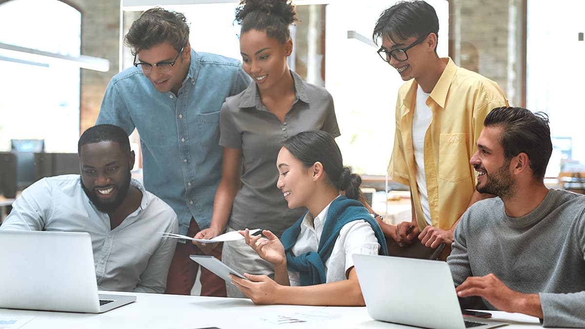 NYC business team working together during an Office 365 migration project to avoid common setup and communication mistakes